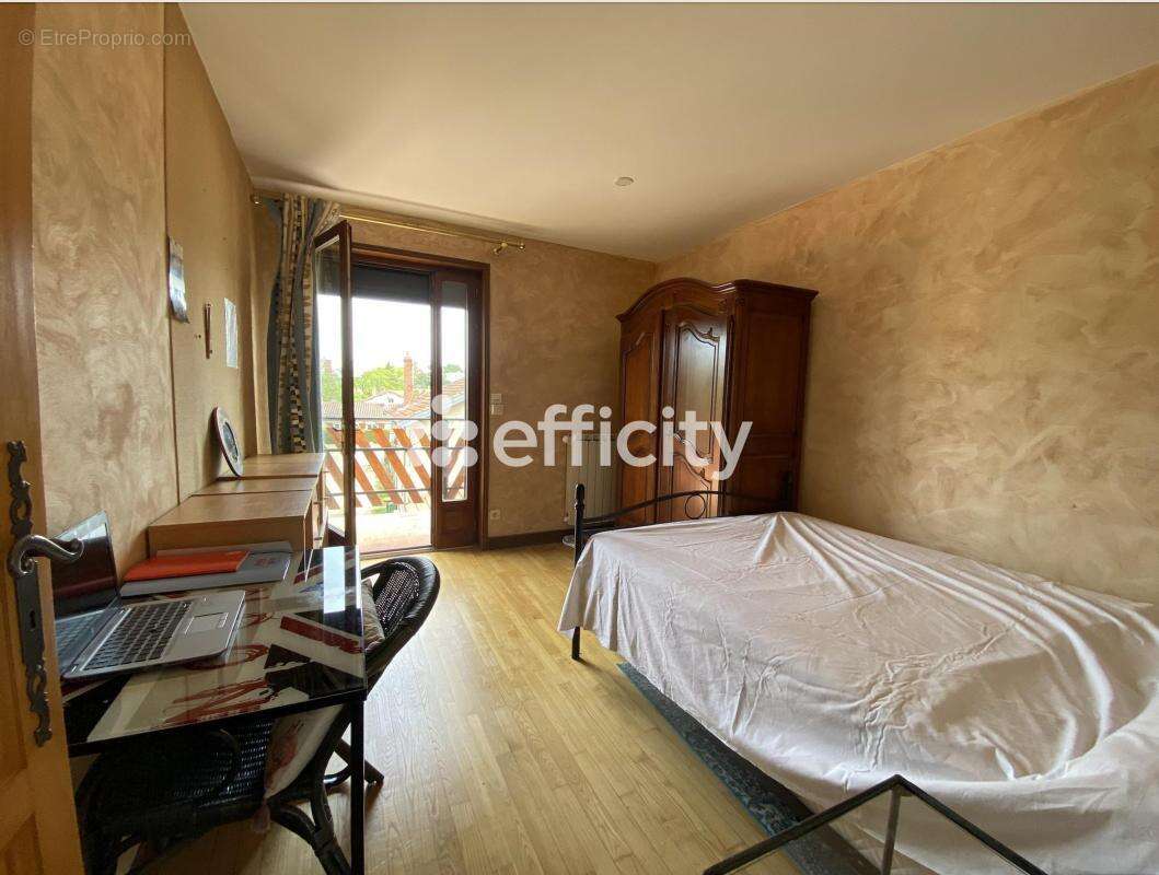 Maison 150 m² à Feurs  - photo 14
