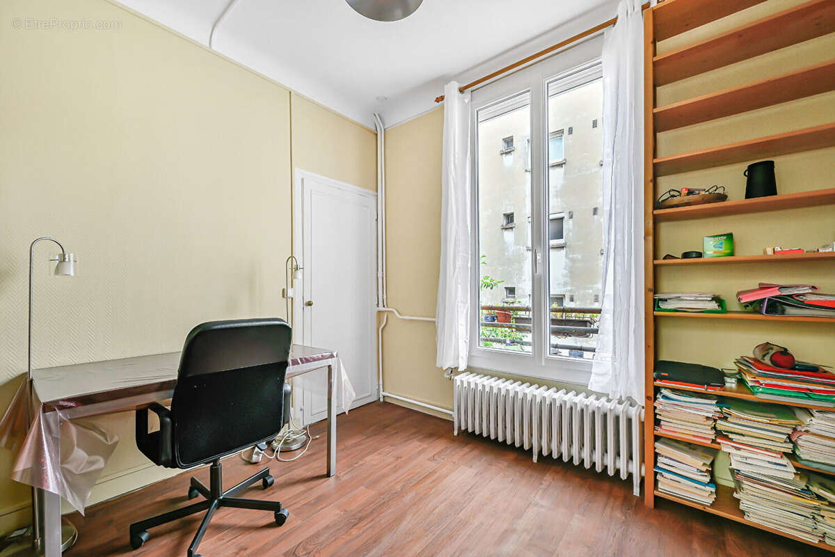 Appartement à PARIS-14E