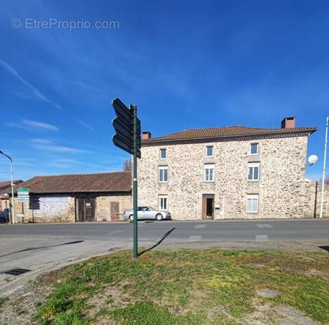 Maison à CHALUS