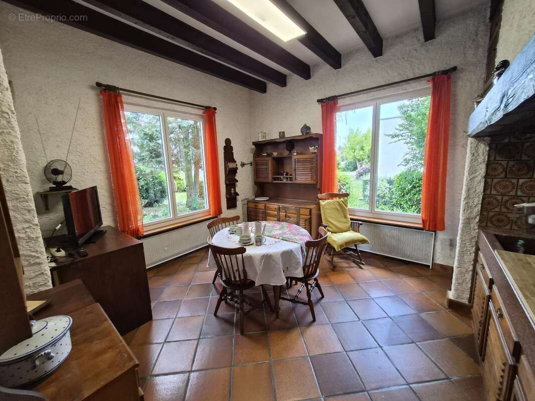 Maison à VELAINE-EN-HAYE