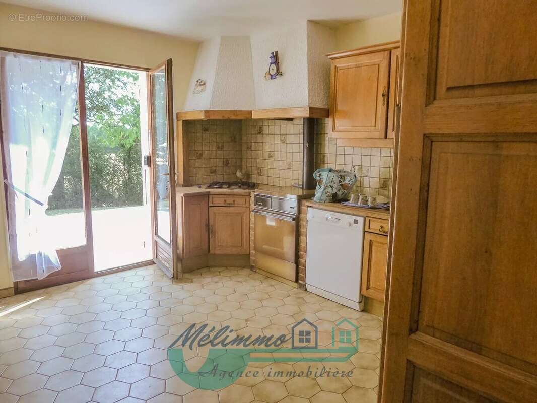 Maison 163 m² à Moutiers-En-Puisaye  - photo 4