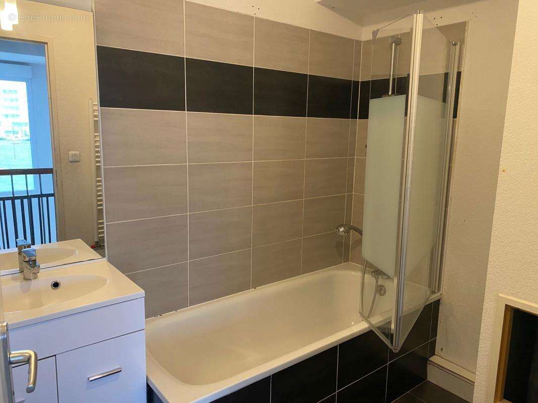 Appartement à BEAUZELLE