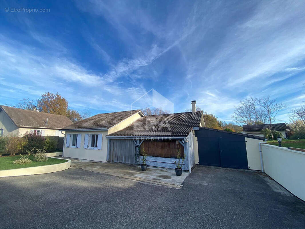 Maison à SAINT-CLAIR-DE-LA-TOUR