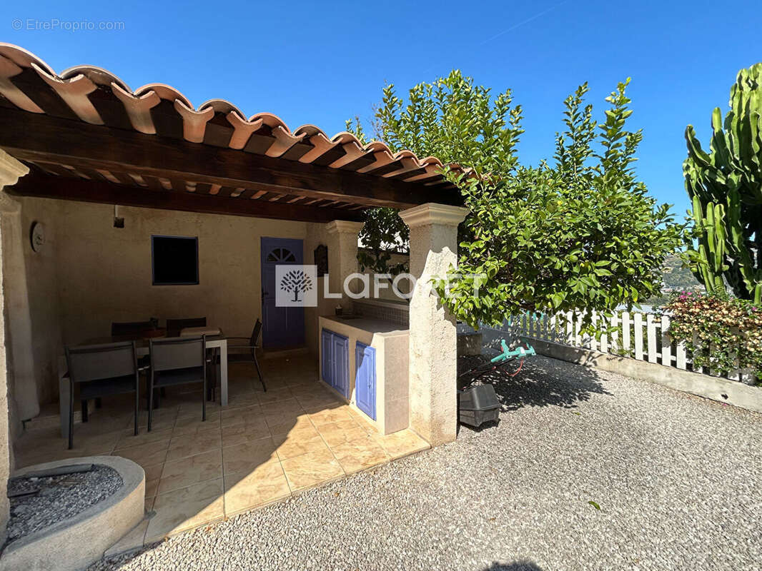 Maison à SAINT-LAURENT-DU-VAR