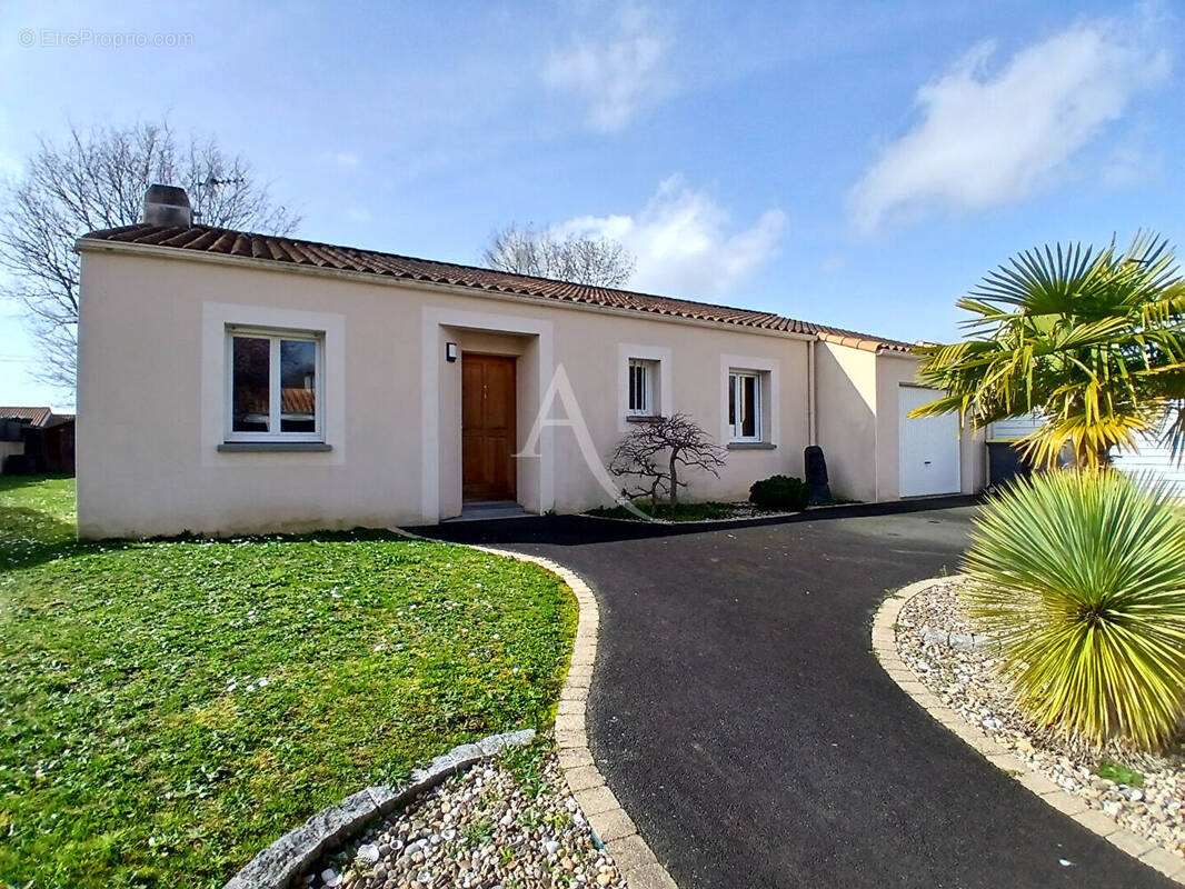 Maison à SAINT-COLOMBAN