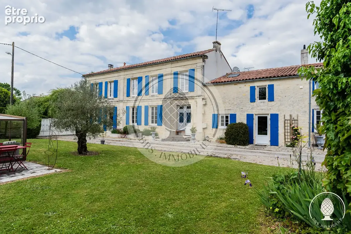 Propriété de caractère ? longère charentaise, piscine & hangar de 307 m² - photo 2