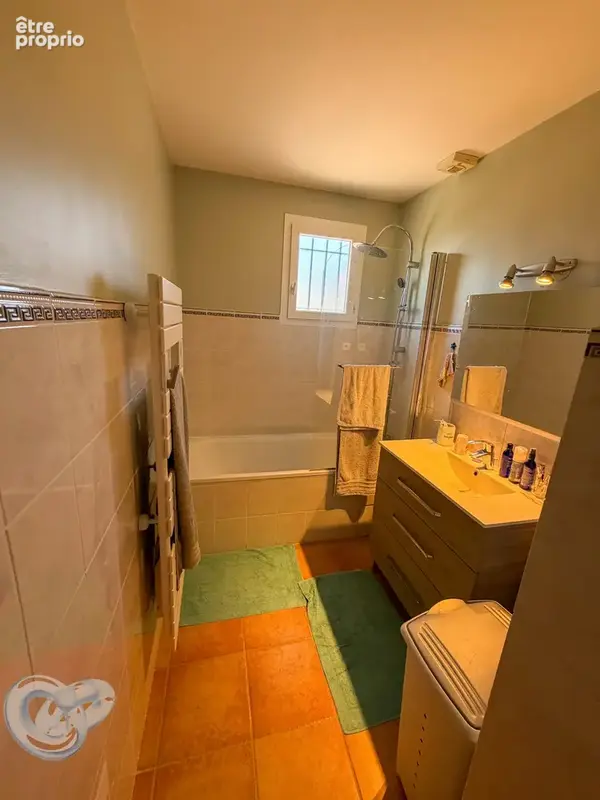 ST CHRISTOL - Maison de plain-pied de 86 m² habitables sur terrain de 930 m² avec garage attenant - - photo 12