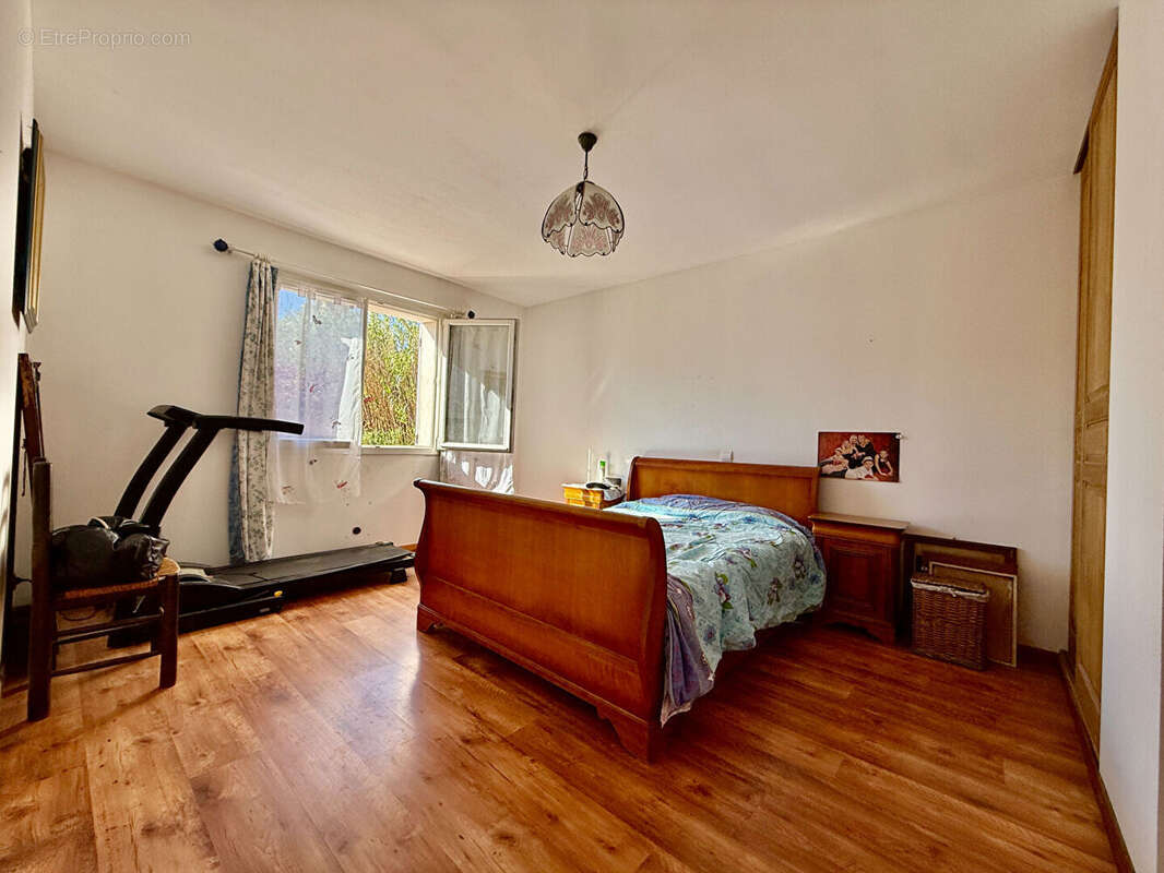 Maison à SAINT-VICTOR-LA-COSTE