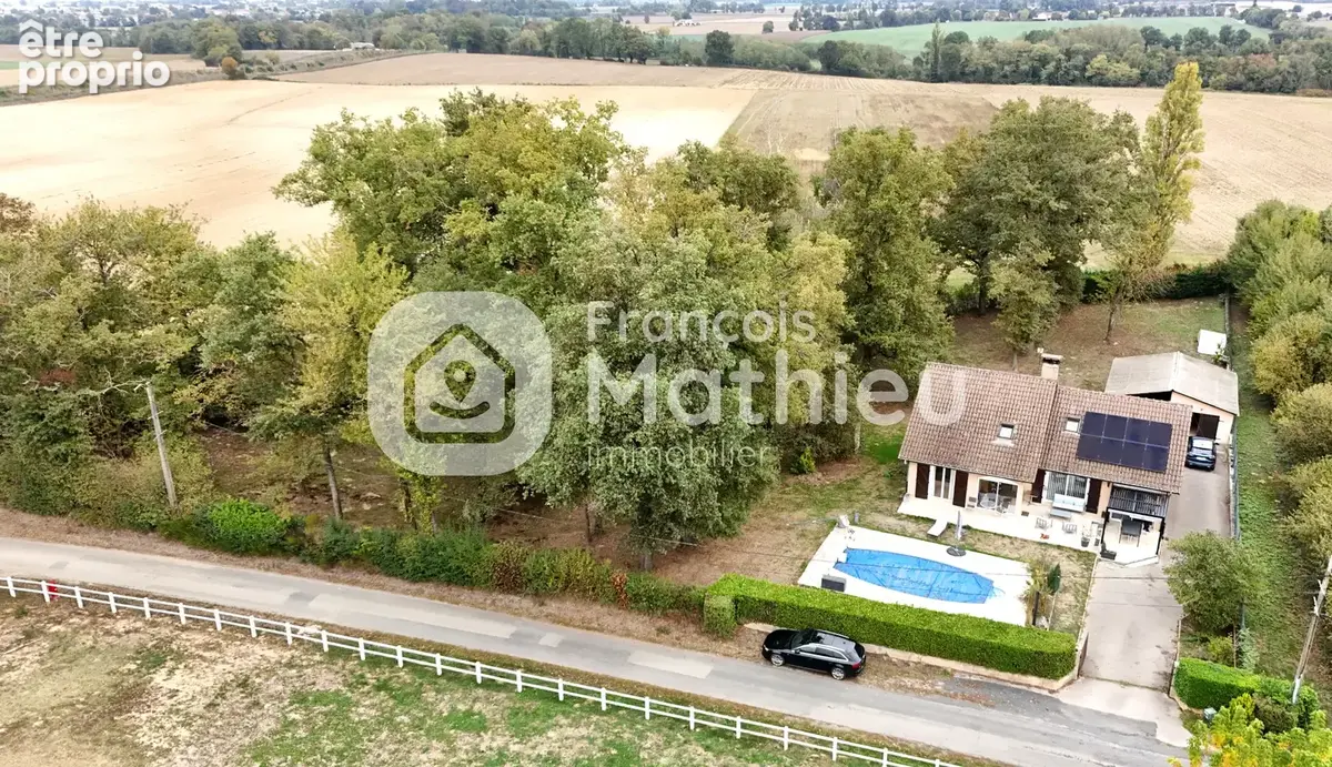SAVIGNEUX - Maison à étage d'environ 166 m2 habitables - 5 chambres - garage - terrain d'environ 3690 m2 - photo 14