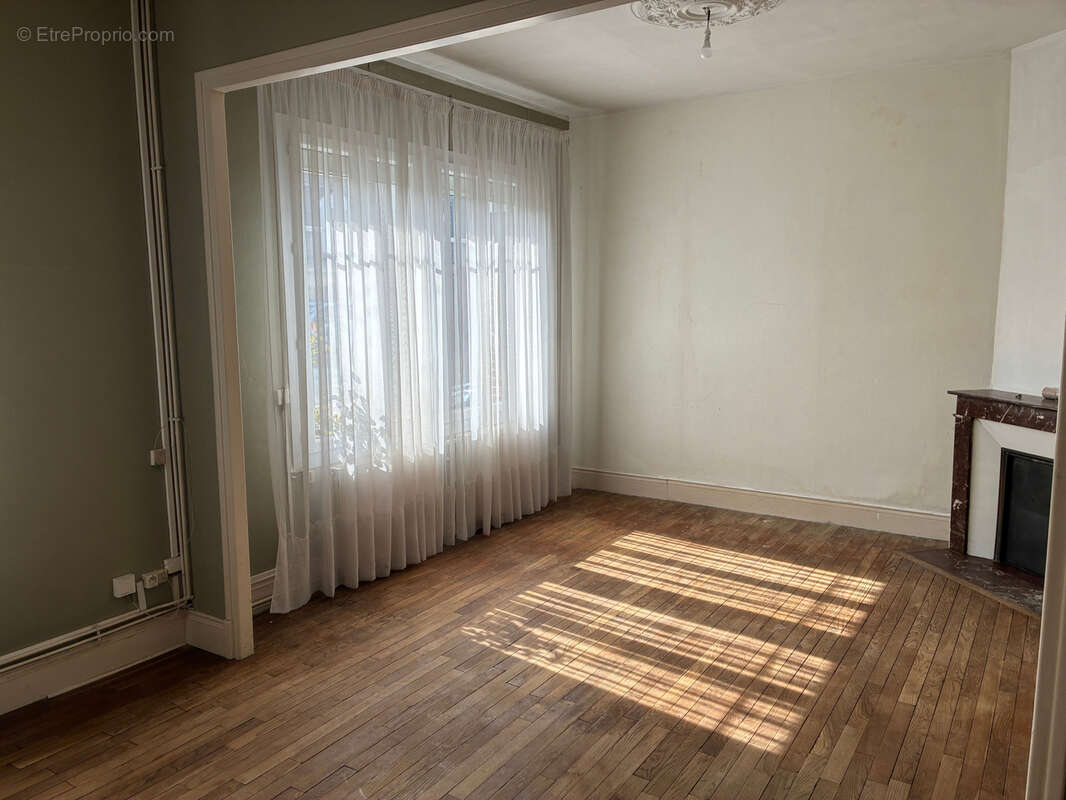 Maison à ROSIERES-EN-SANTERRE