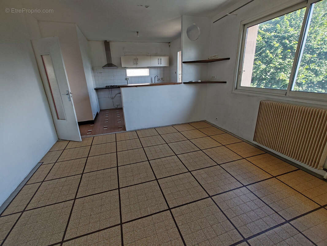 Toulouse Saint-Simon - Dans copropriété de deux biens, T5 avec terrasse et parking - photo 2