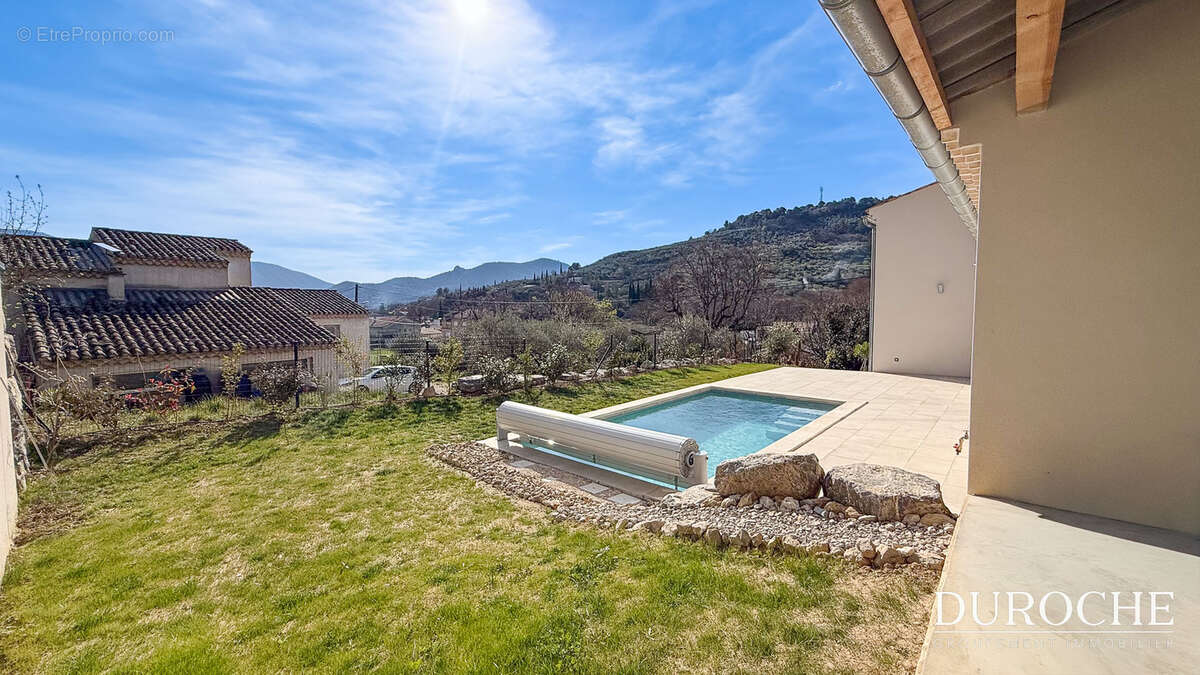 Buis-les-Baronnies, maison récente de plain-pied avec piscine et garage. - photo 13