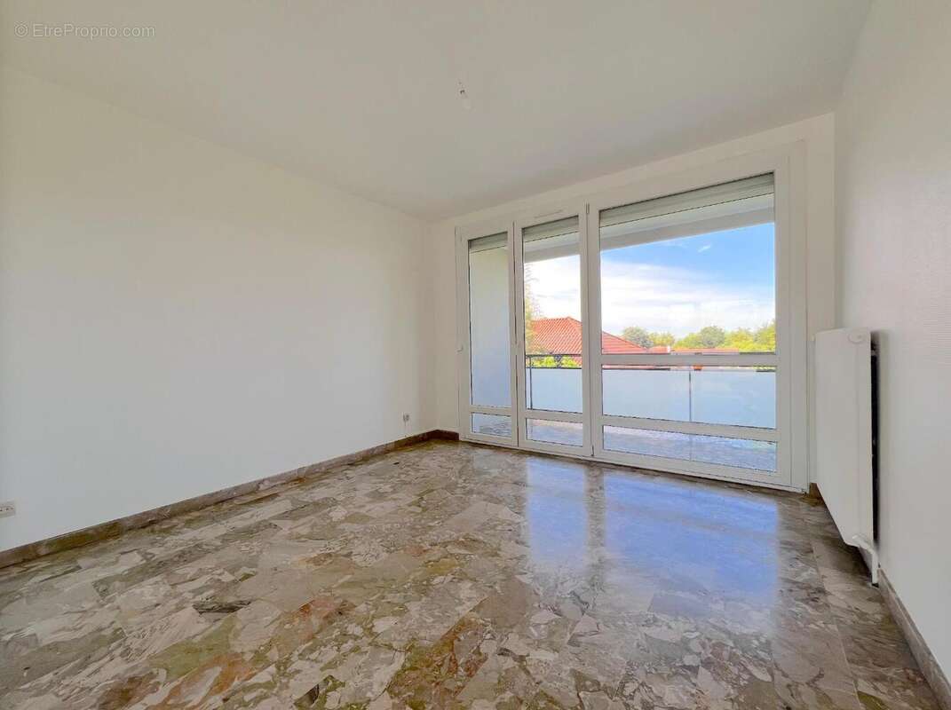 Appartement 80 m² à Decines-Charpieu  - photo 5