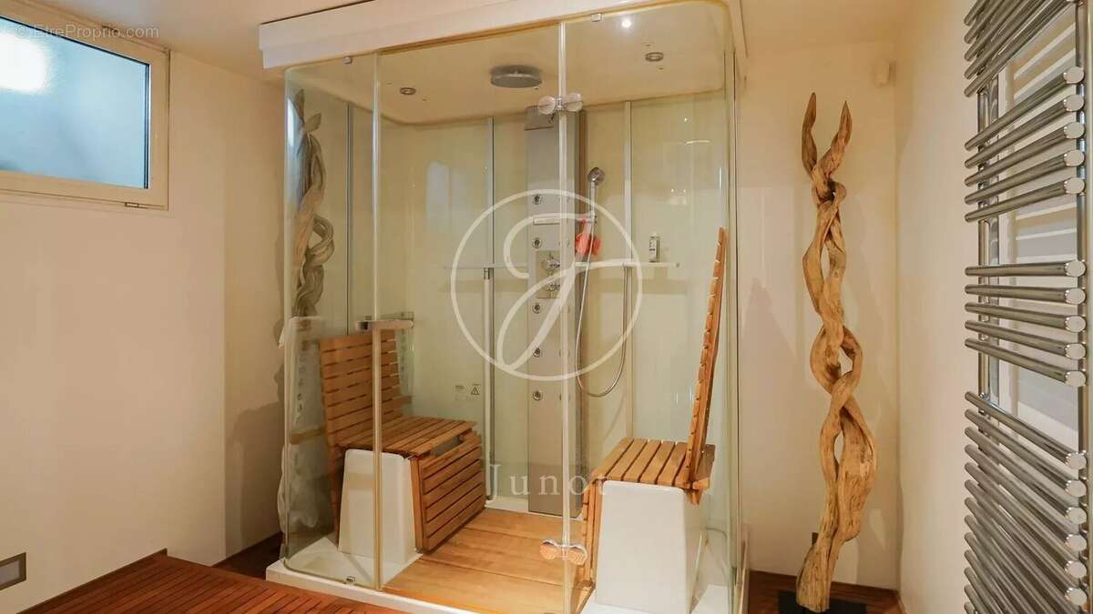 Maison à NEUILLY-SUR-SEINE