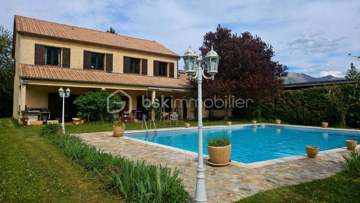 Maison à LA BATIE-MONTSALEON