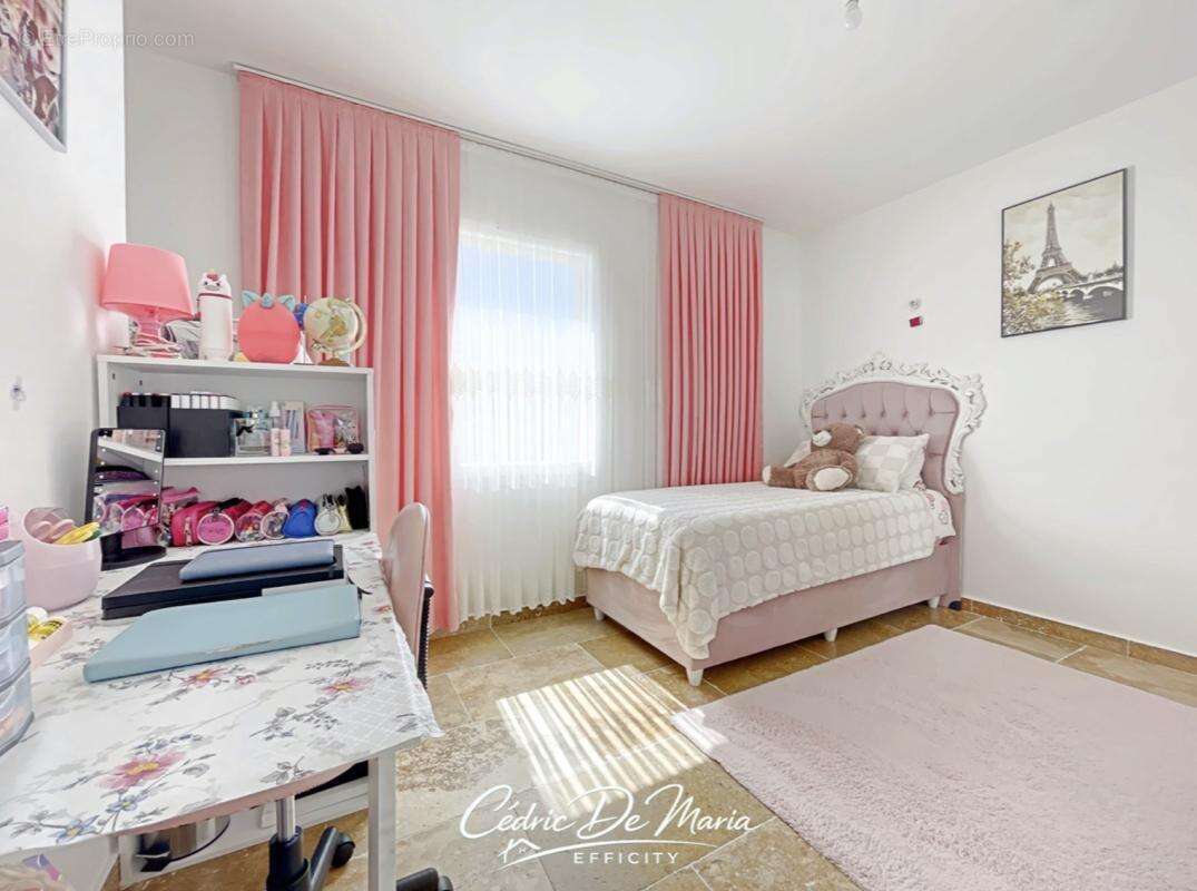 Maison à GINASSERVIS