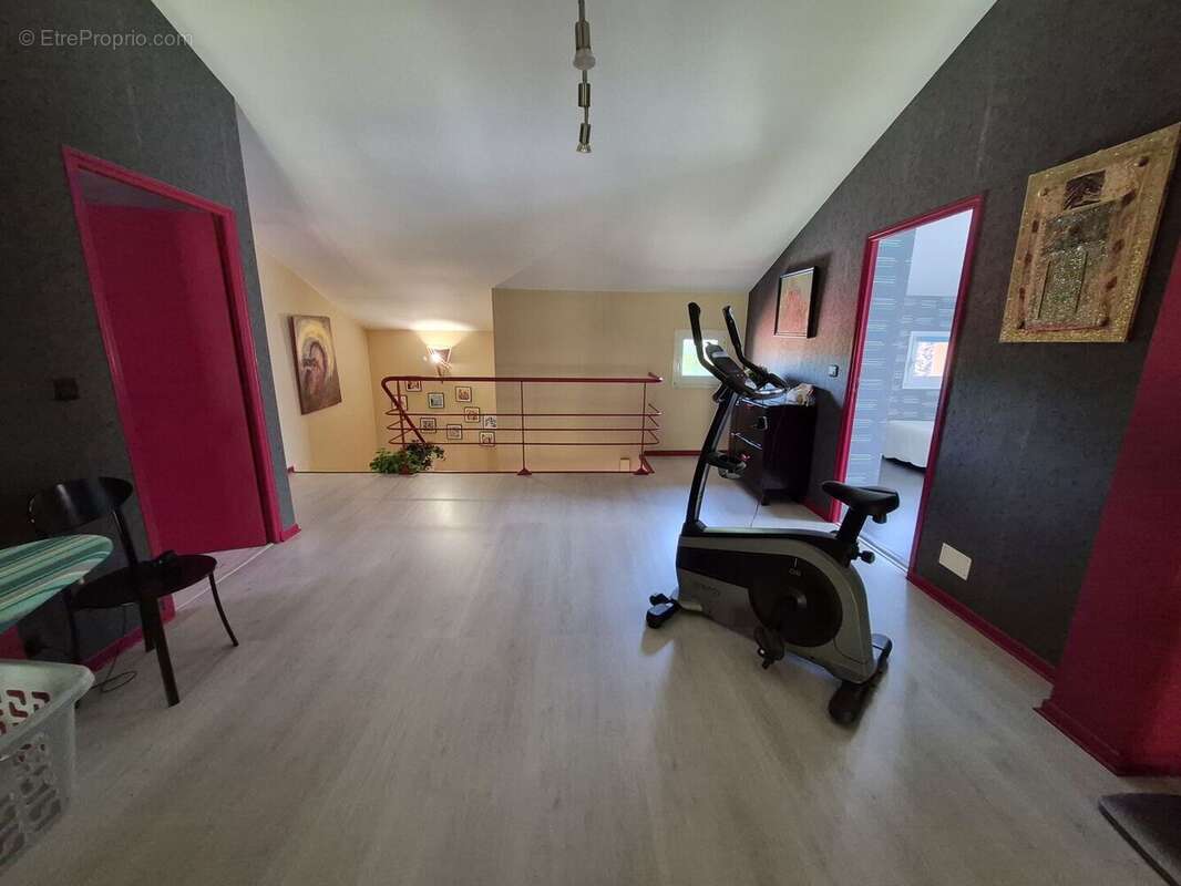 À vendre, Castelnau-Magnoac (Hautes-Pyrénées): Villa d'architecte 4 chambres, espace de vie ouvert, un garage/atelier et une pis - photo 17