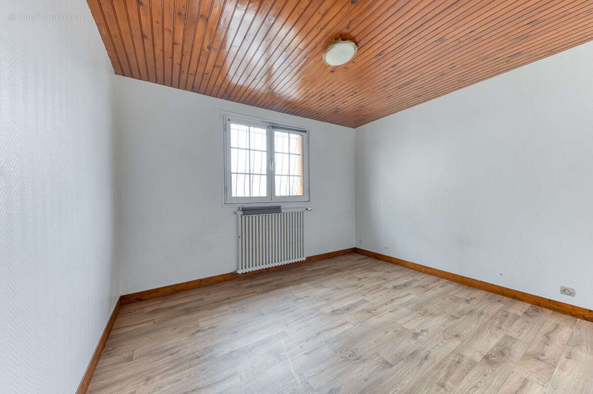 Maison à OZOIR-LA-FERRIERE