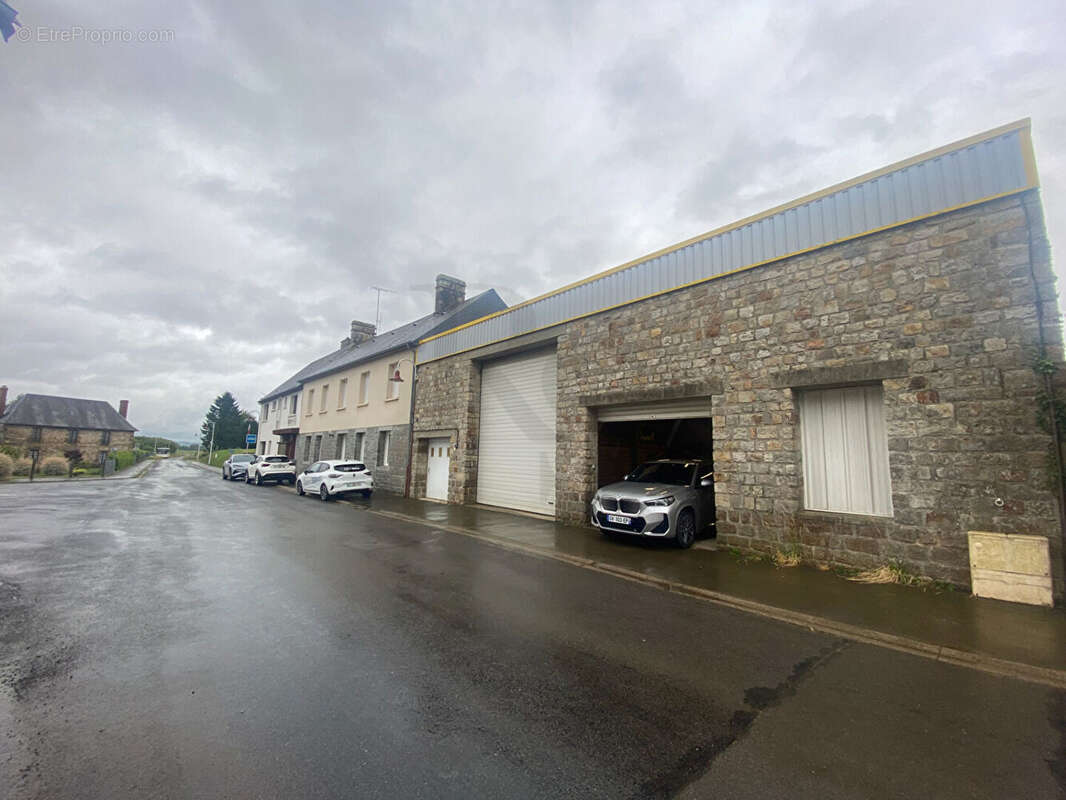 Maison à SAINT-ROCH-SUR-EGRENNE