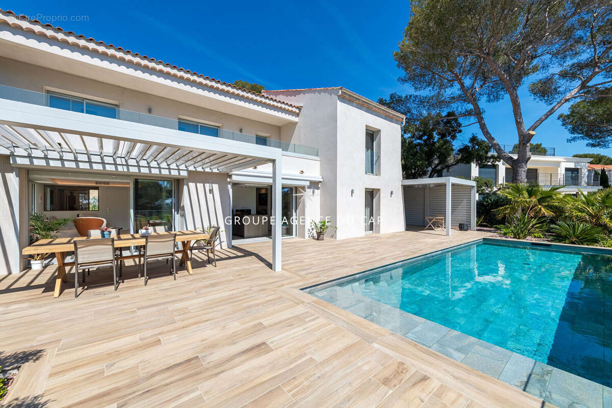 Saint raphael villa entierement renovee calme et apercue mer - photo 8