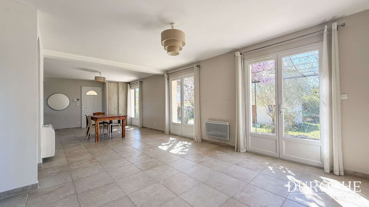 Maison à SAUVETERRE