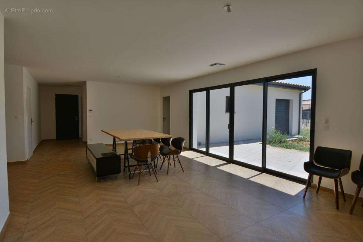 Maison à RUOMS
