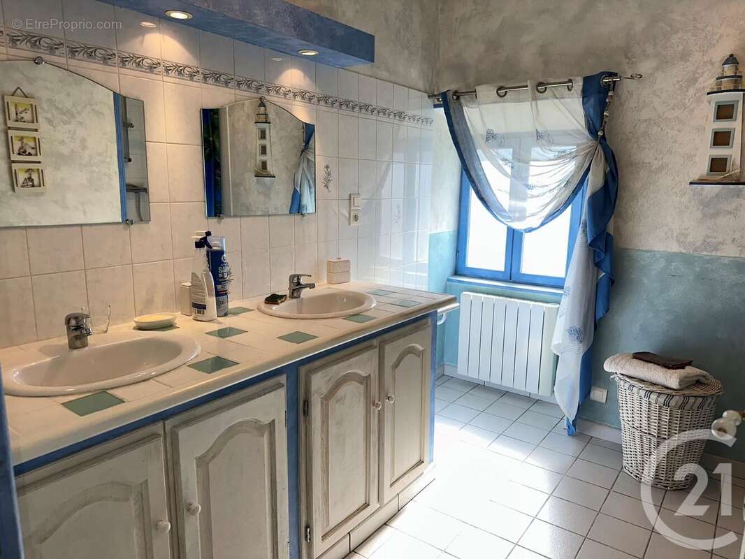 Maison à SUILLY-LA-TOUR