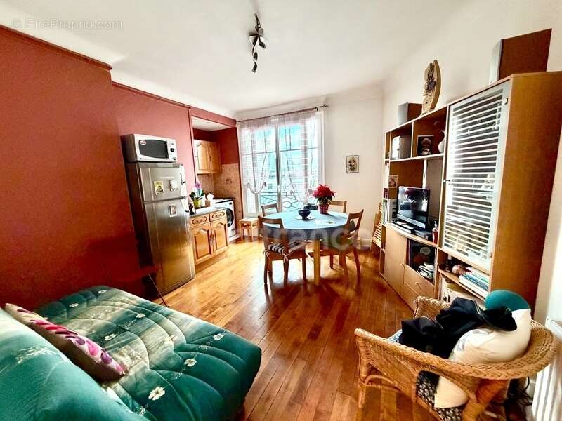 Appartement à COURBEVOIE