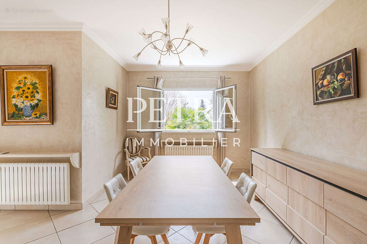 Maison à L'HAY-LES-ROSES