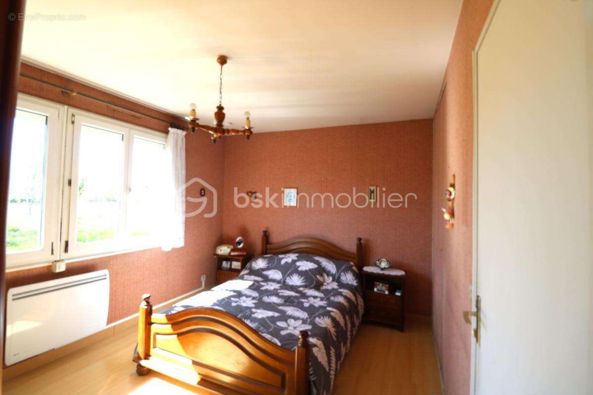 Maison de plain-pied très proche de la gare, 4 pièces, 2 chambres, atelier, dépendances, garage et jardin! - photo 9