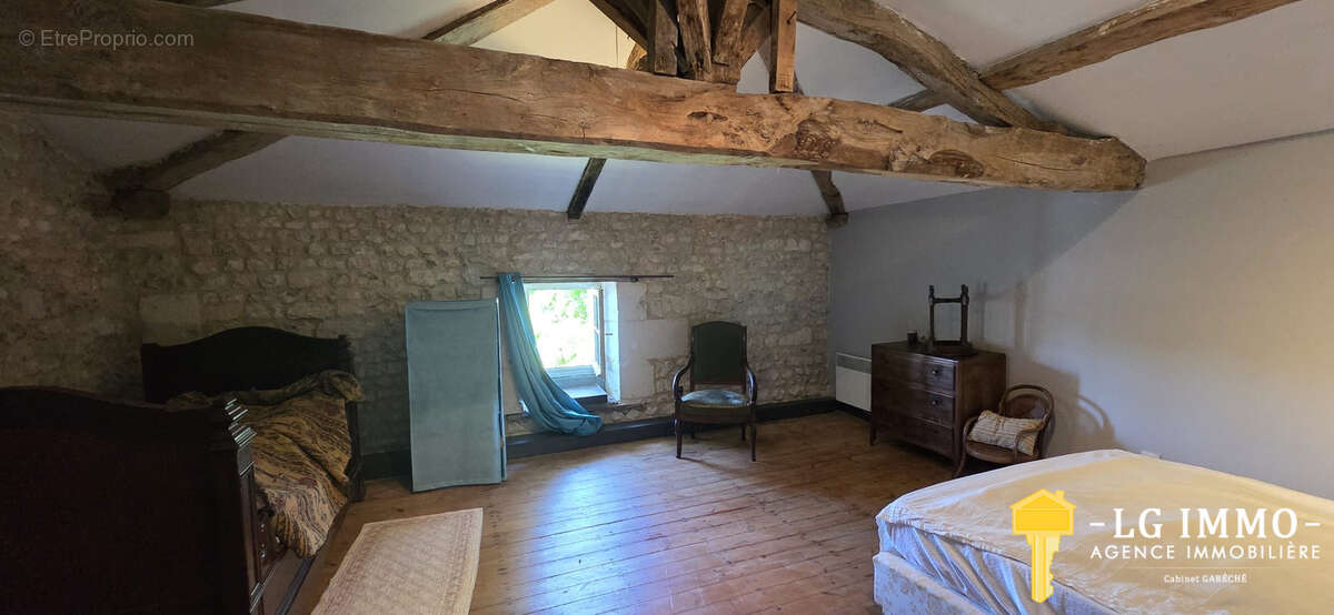 Maison à CHENAC-SAINT-SEURIN-D'UZET