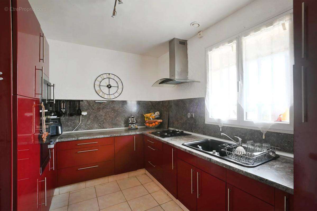 Maison à JONQUIERES-SAINT-VINCENT