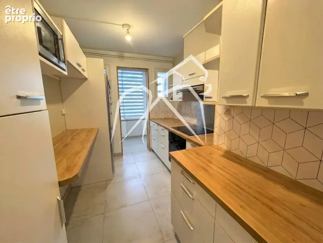 Appartement T4  96m² Balcon Stationnement cave - photo 3