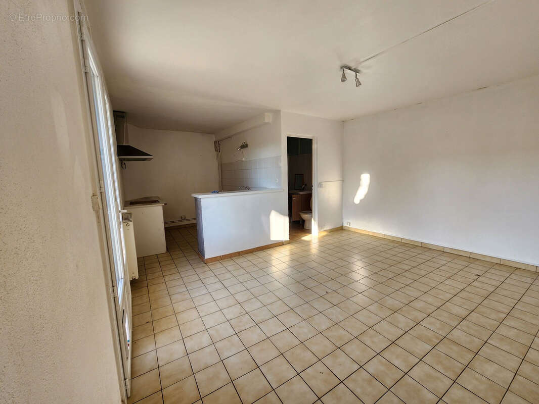 Maison à CAMARET-SUR-AIGUES