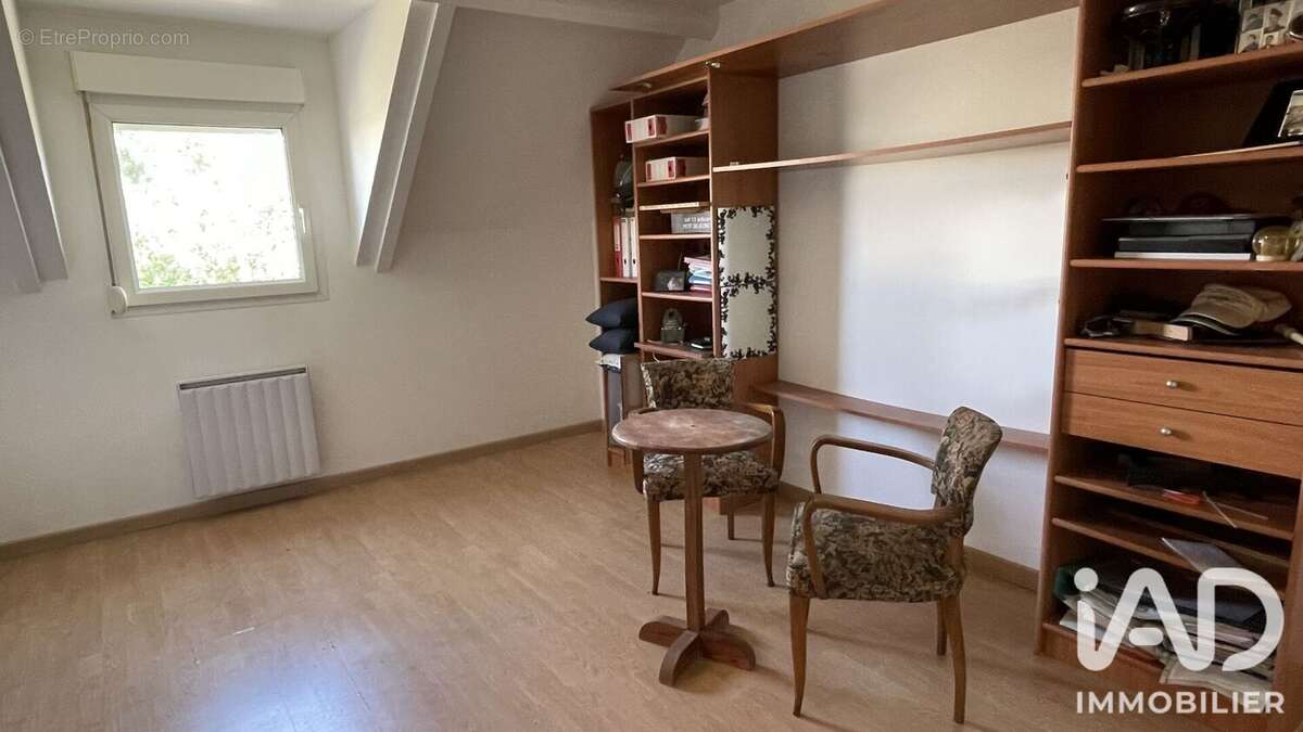 Maison 146 m² à La Chaussee-Saint-Victor  - photo 8