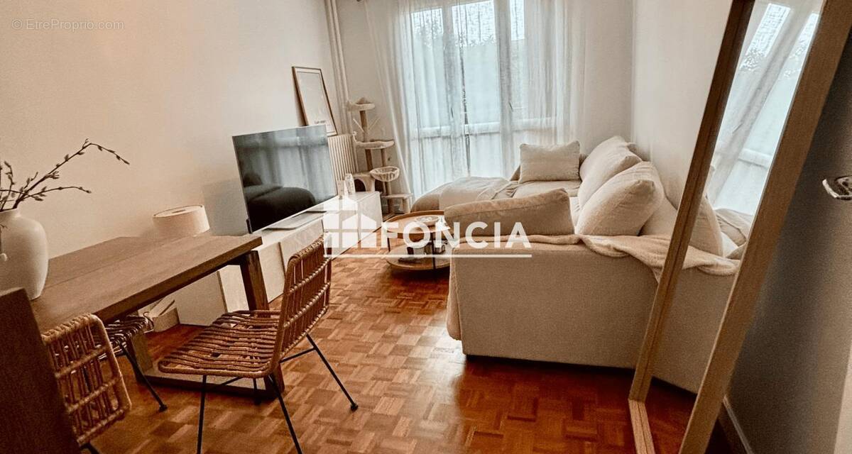 Appartement à SAINT-MAUR-DES-FOSSES