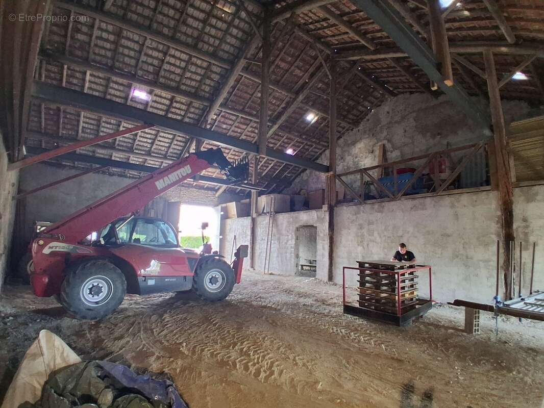 Maison à réhabiliter et grange 360 m2 exploitables / garages et terrain à jonville-en-woëvre - photo 8