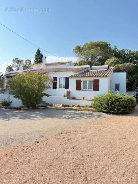 Maison avec garage – Terrain de 1 181 m² – Quartier résidentiel recherché – Sainte-Anastasie-sur-Issole - photo 14