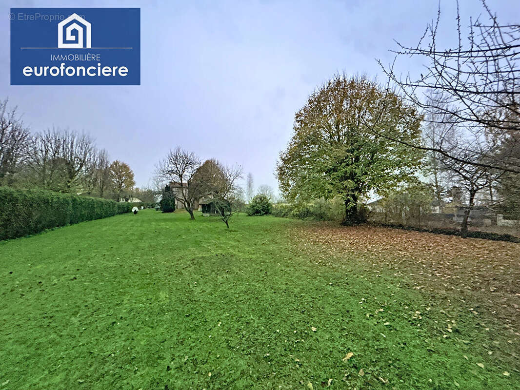 Terrain à CHARMONT-SOUS-BARBUISE