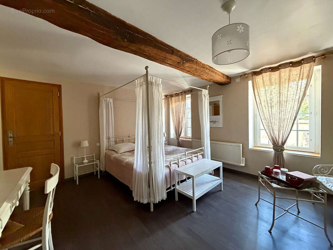 Appartement à LA CROIX-SAINT-LEUFROY