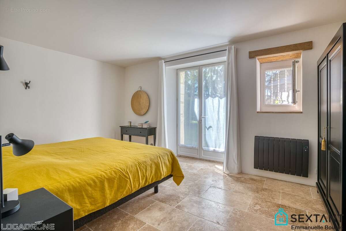 A 15 min de Bergerac, superbe propriété en pierre rénovée sur plus de 3 HA, 4 habitations, grange, superbe espace piscine - photo 22
