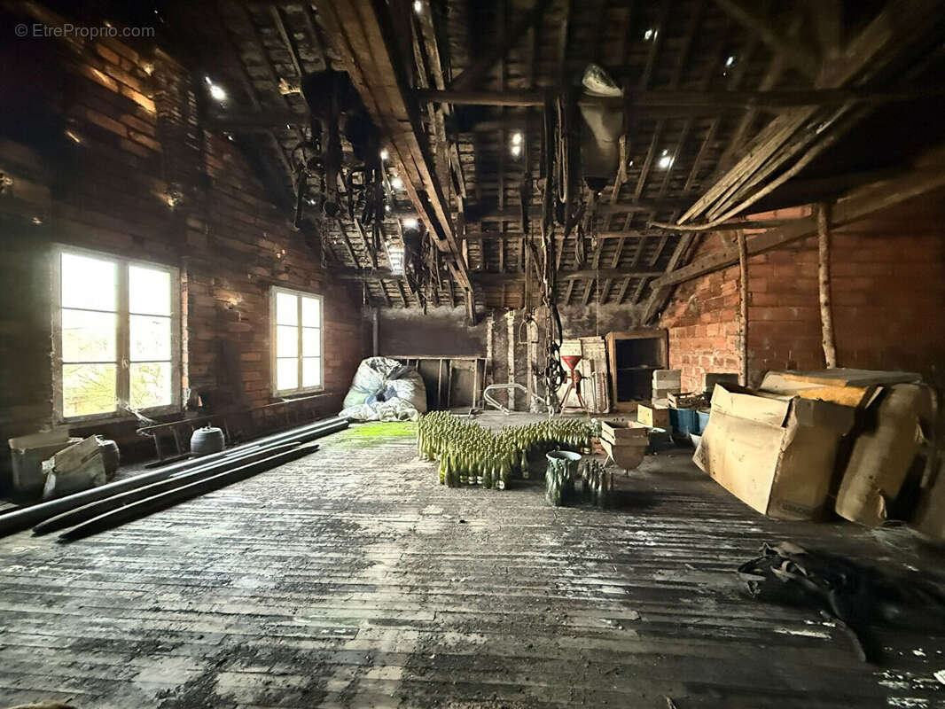 Maison à SAINT-LAMBERT-DU-LATTAY