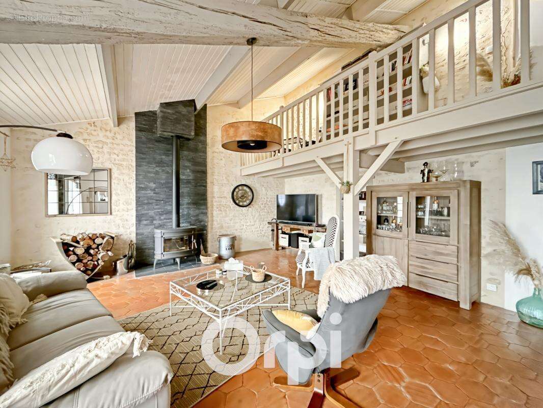 Maison à SAINTE-GEMME-LA-PLAINE