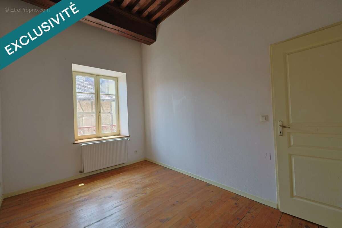 Maison 174 m² à Saint-Trivier-De-Courtes  - photo 2