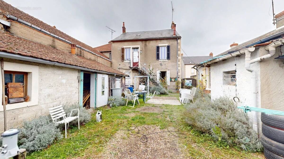 Appartement à DOMPIERRE-SUR-BESBRE