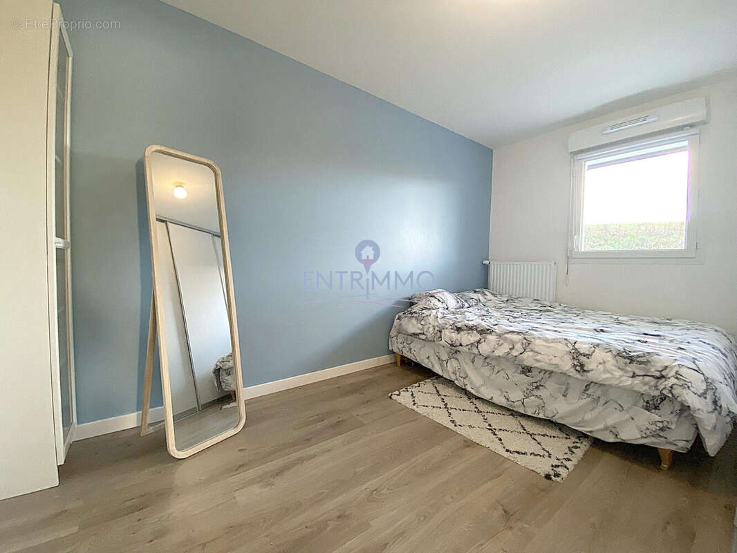 CHAMBRE 1 AVEC PLACARDS - Appartement à ALBY-SUR-CHERAN