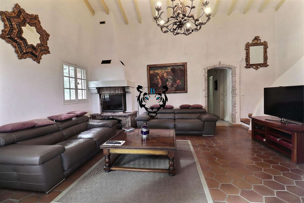 Maison à ROQUEBRUNE-SUR-ARGENS