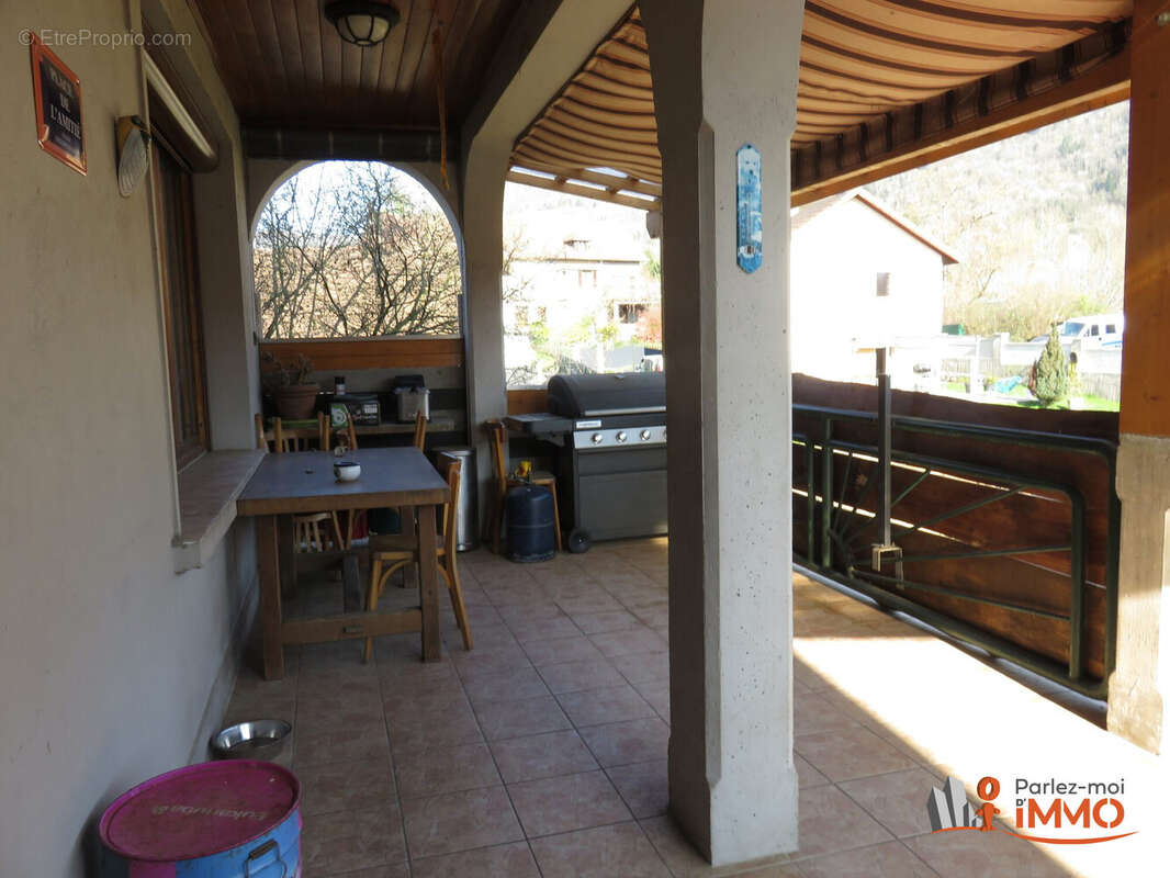 Terrasse extérieur - Maison à SAINT-BERON