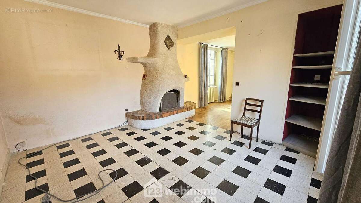 Un séjour avec sa cheminée ouverte. - Maison à MOIGNY-SUR-ECOLE