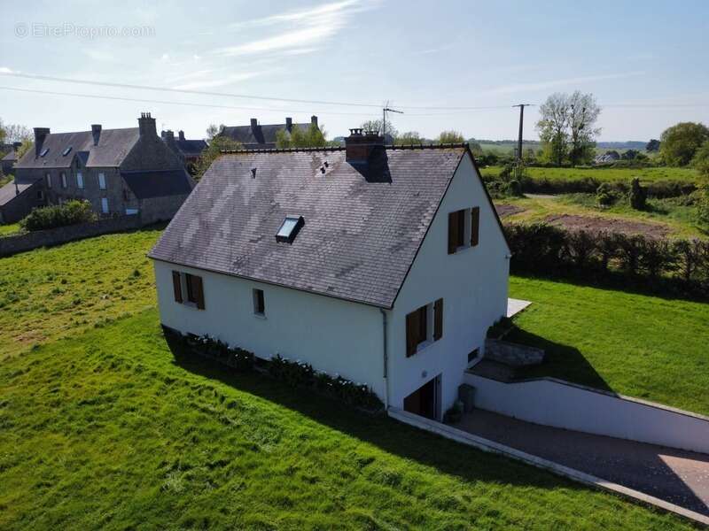 Maison à REGNEVILLE-SUR-MER